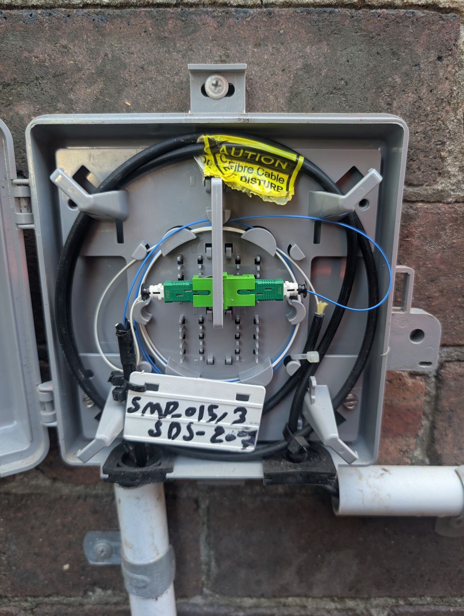 Outdoor fibre pit splice, terminated and labelled